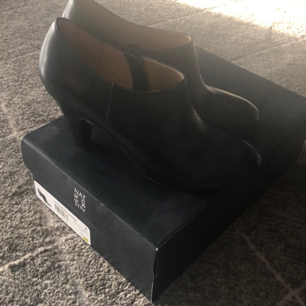 Black booties by naturalizer - Picture 6 of 6